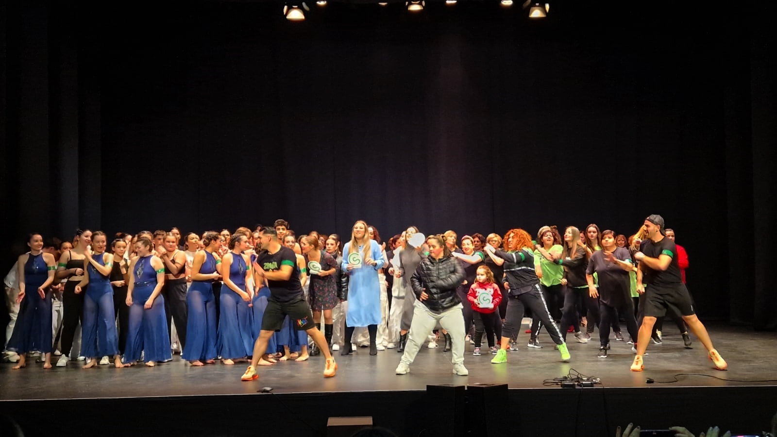 almunecar-la-gala-solidaria-de-la-aecc-fue-todo-un-exito