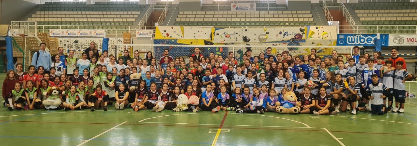 las-infantiles-del-voleibol-motrileno-siguen-su-objetivo-de-ser-primeras-de-grupo