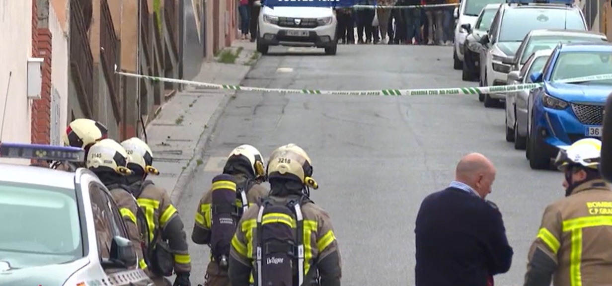 se-atrinchera-en-su-casa-y-amenaza-con-hacer-explosionar-4-bombonas-de-butano-los-vecinos-son-desalojados