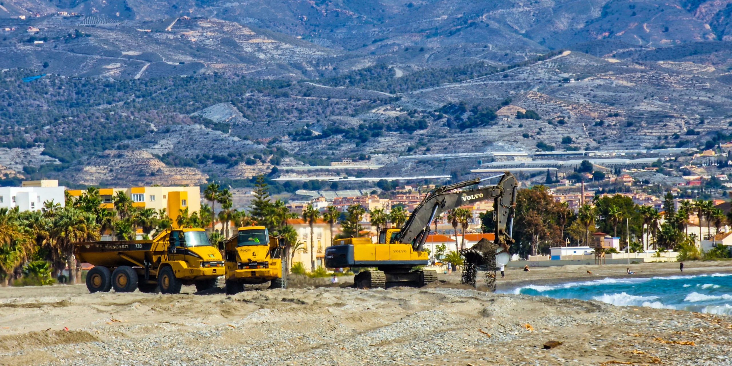 el-ayuntamiento-de-motril-velara-por-la-integridad-de-la-playa-de-poniente-durante-las-obras-de-emergencia