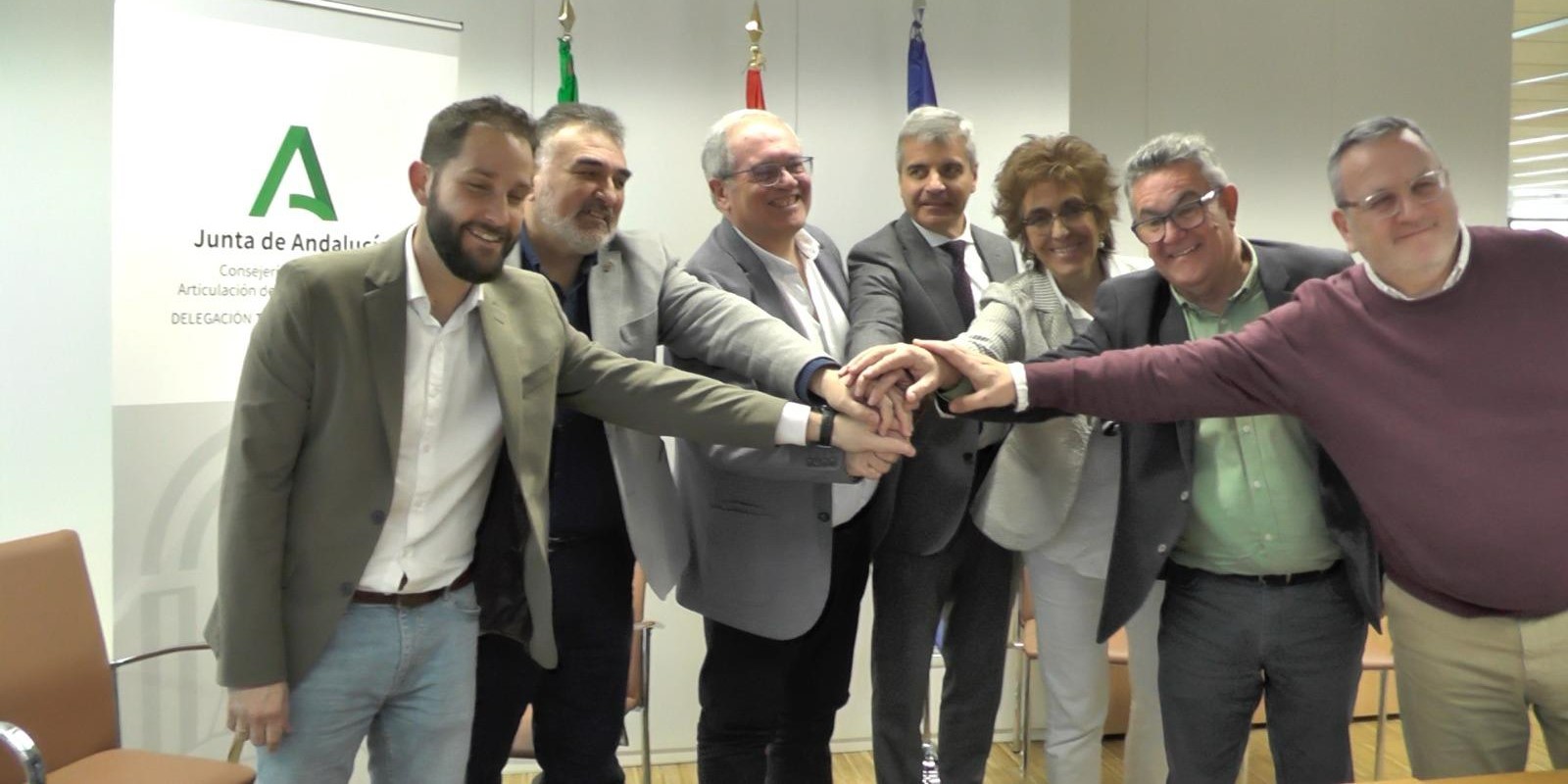 la-junta-implanta-un-nuevo-servicio-de-autobuses-nocturno-que-unira-santa-fe-chauchina-cijuela-y-lachar-con-granada
