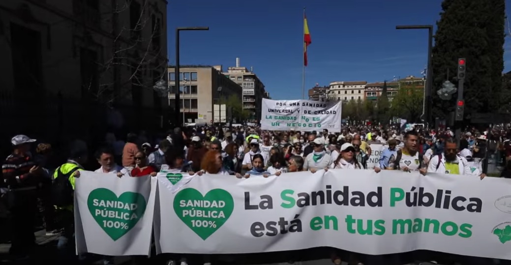 marea-blanca-se-manifiesta-en-defensa-de-una-sanidad-100-publica