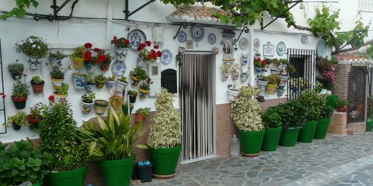 gualchos-castell-de-ferro-recupera-el-concurso-de-fachadas-y-balcones-para-conservar-la-identidad-y-la-estetica-tradicional-del-municipio