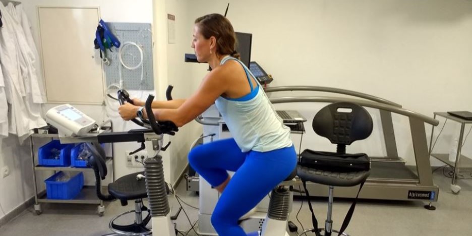 caminar-diez-mil-pasos-y-dar-60-saltos-al-dia-previene-la-osteoporosis-en-mujeres-premenopausicas