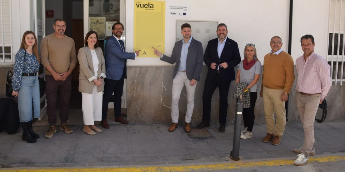 la-junta-refuerza-en-lanjaron-el-acceso-a-las-competencias-digitales-con-el-nuevo-punto-vuela