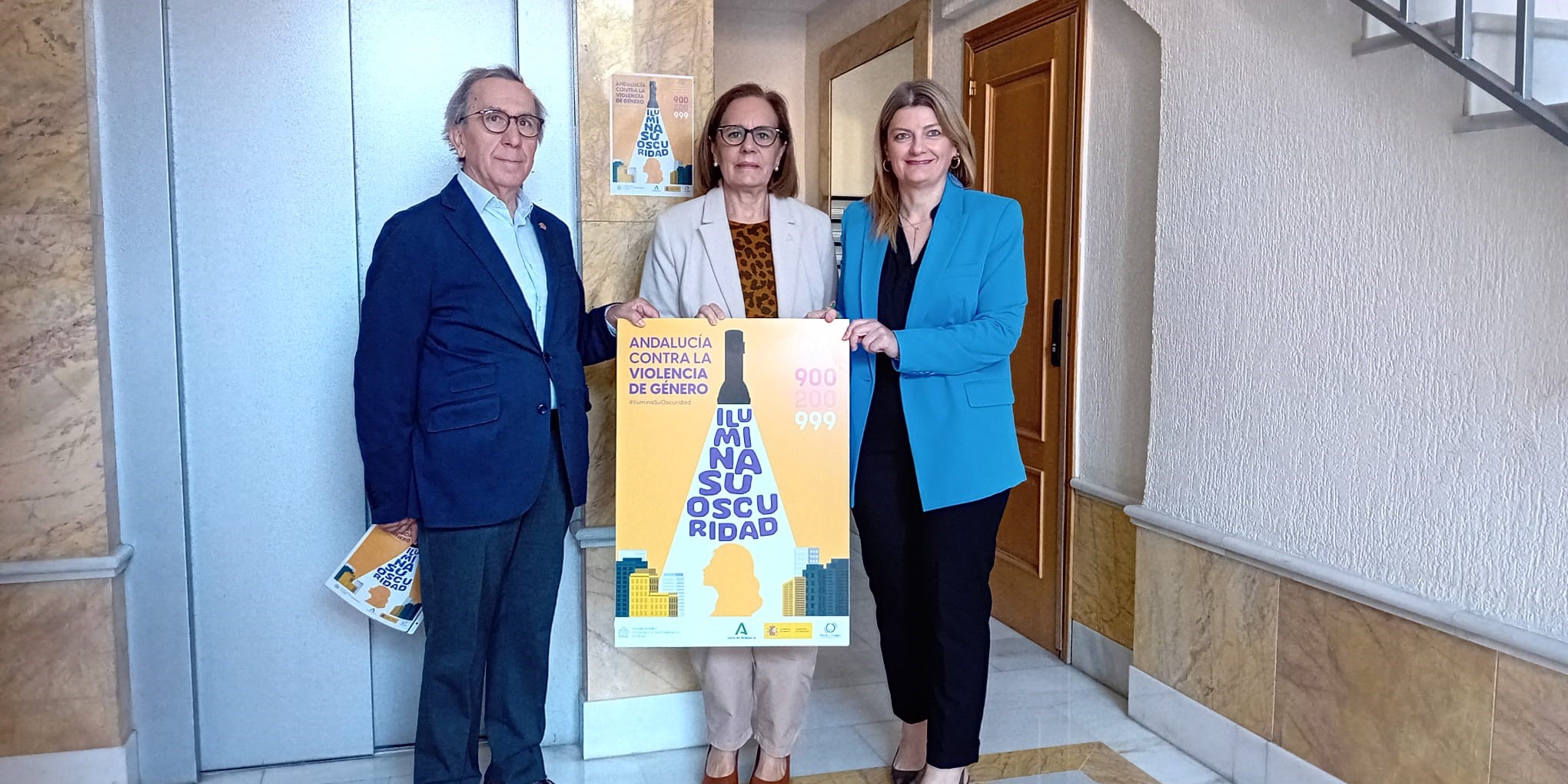 la-junta-acerca-a-las-comunidades-de-vecinos-de-granada-la-campana-contra-la-violencia-de-genero-ilumina-su-oscuridad