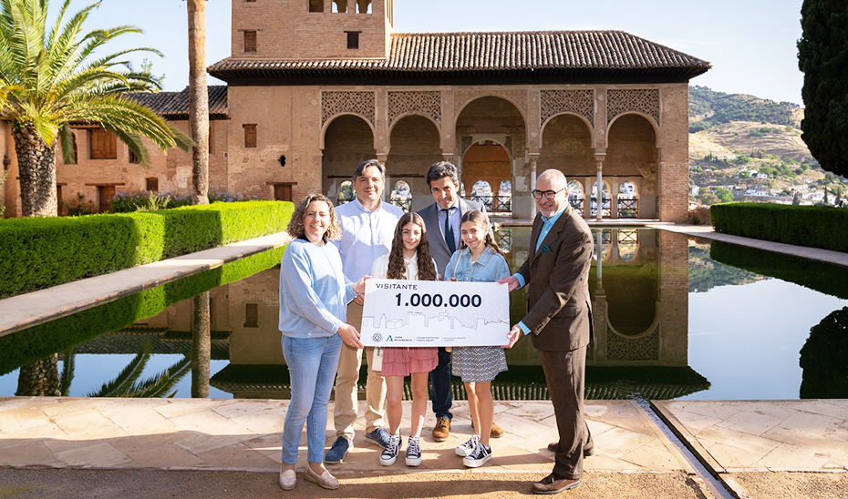 la-alhambra-recibe-y-homenajea-a-su-visitante-un-millon