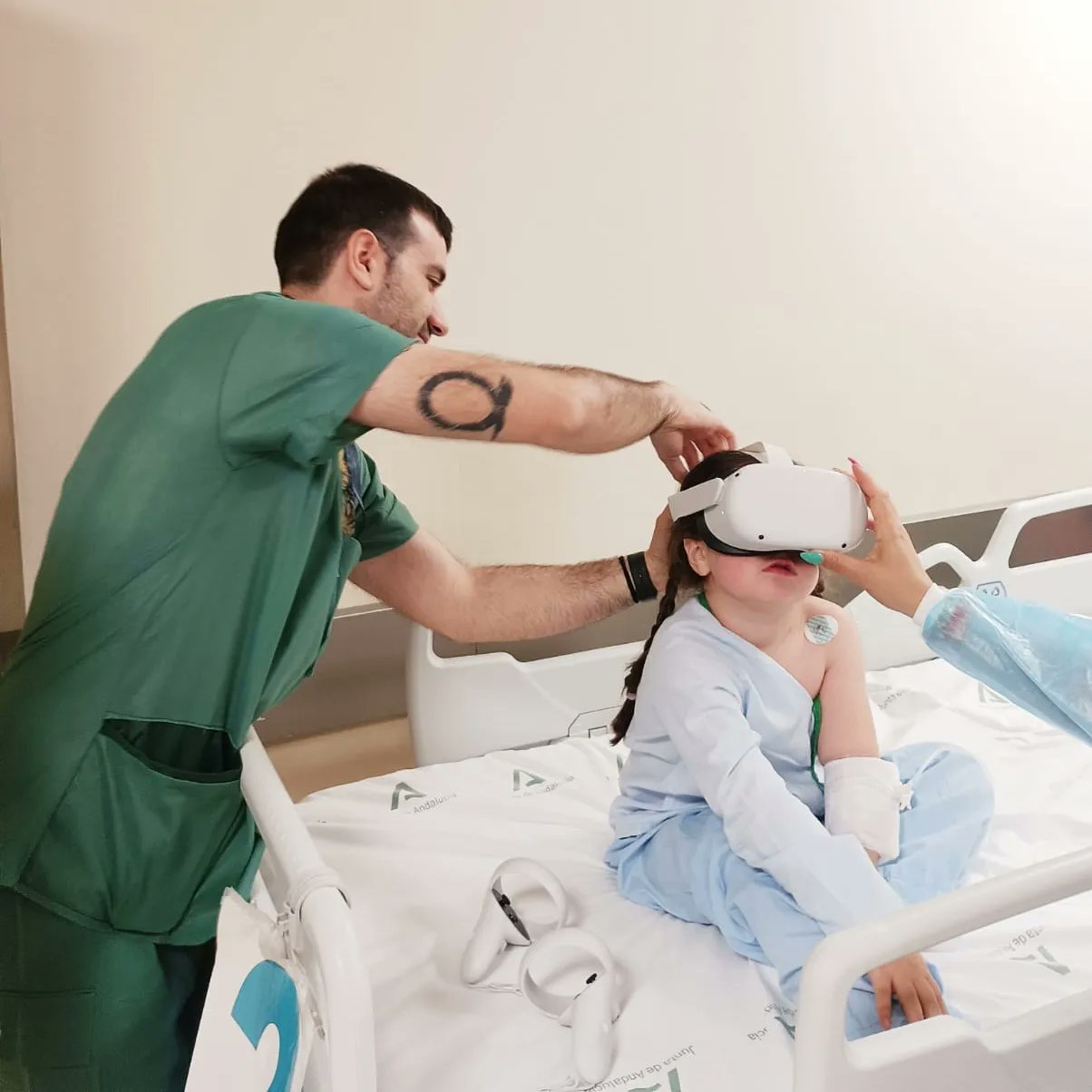 motril-el-hospital-incorpora-gafas-virtuales-para-mejorar-la-atencion-al-paciente-quirurgico-pediatrico