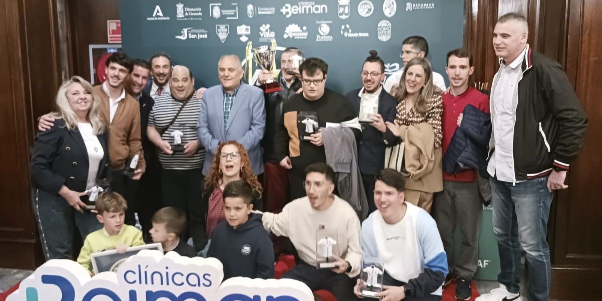 el-cd-esparragos-de-huetor-tajar-inclusivo-recibe-un-premio-en-la-i-gala-del-futbol-inclusivo