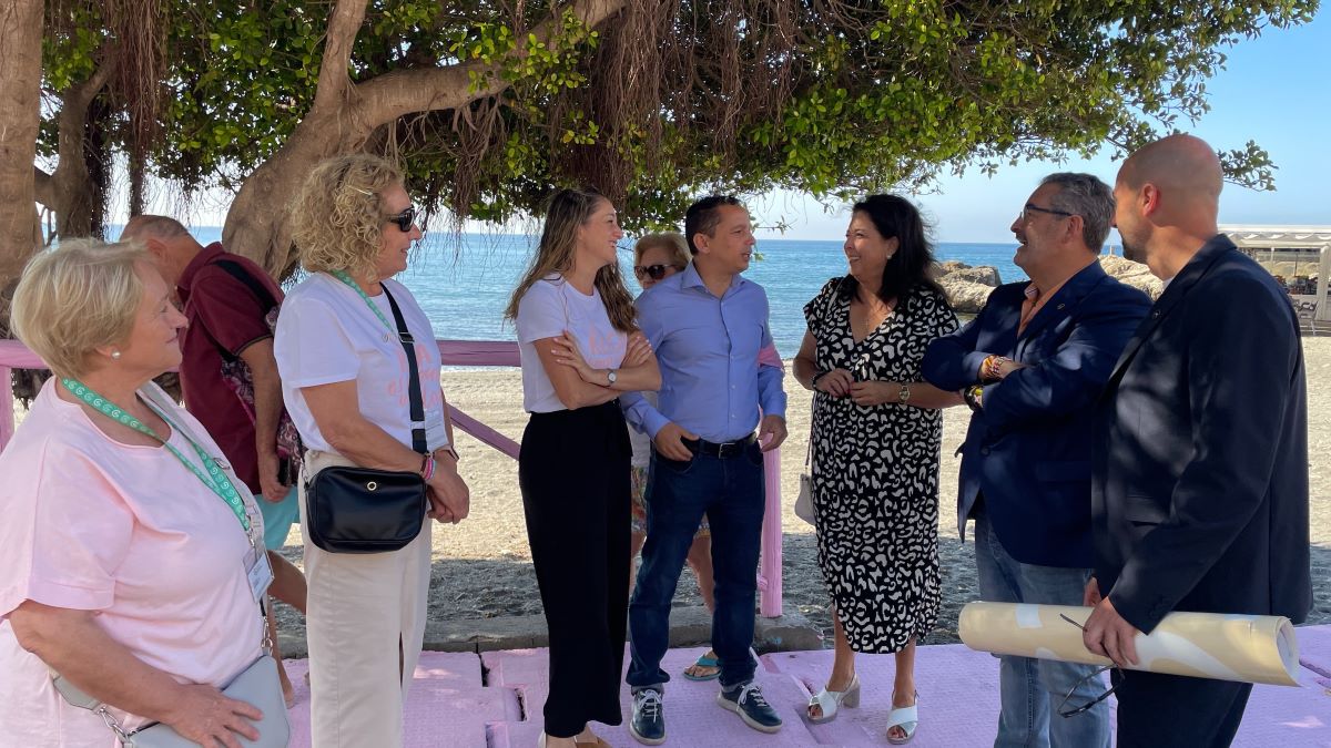 el-ayuntamiento-de-almunecar-y-la-aecc-convierten-el-pozuelo-en-una-playa-de-prevencion-contra-el-cancer