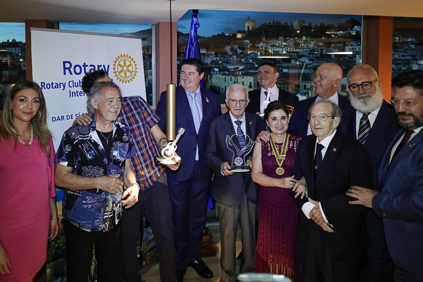 premios-rotary-2024-el-cardiologo-antonio-alonso-hita-juan-torres-molina-y-raul-ruiz-nino-de-las-pinturas