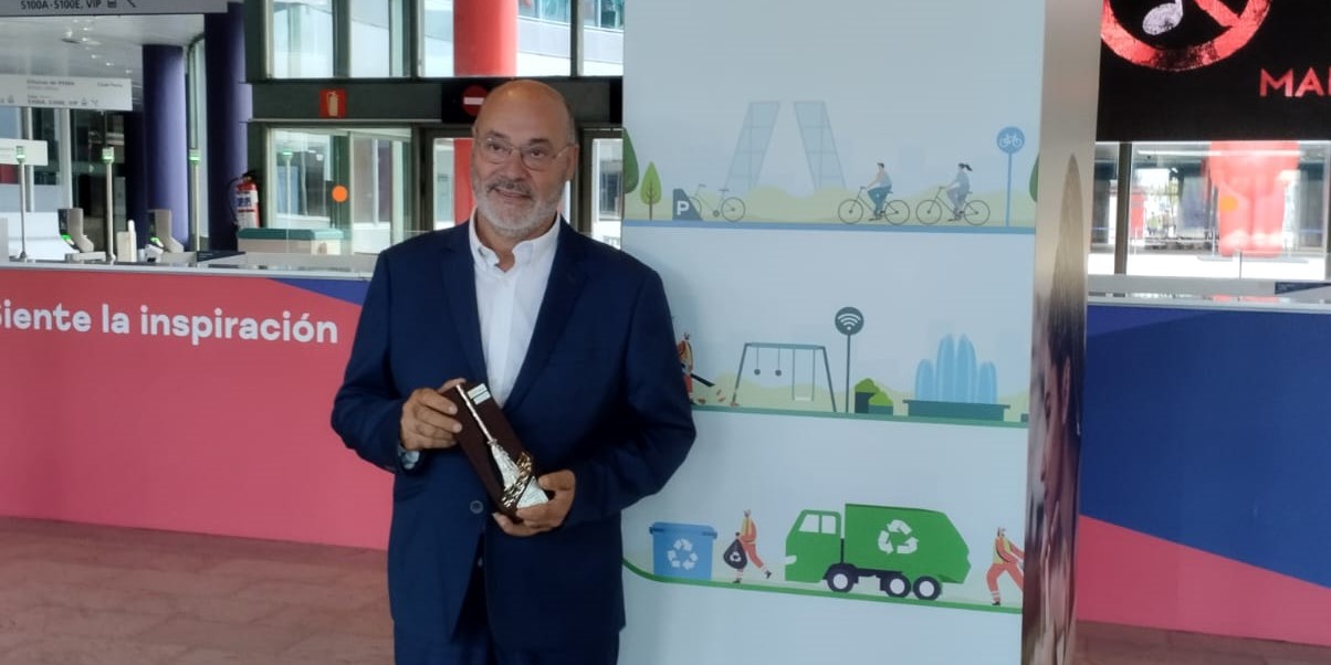salobrena-recibe-la-escoba-platino-por-el-incremento-de-personal-en-el-servicio-de-limpieza
