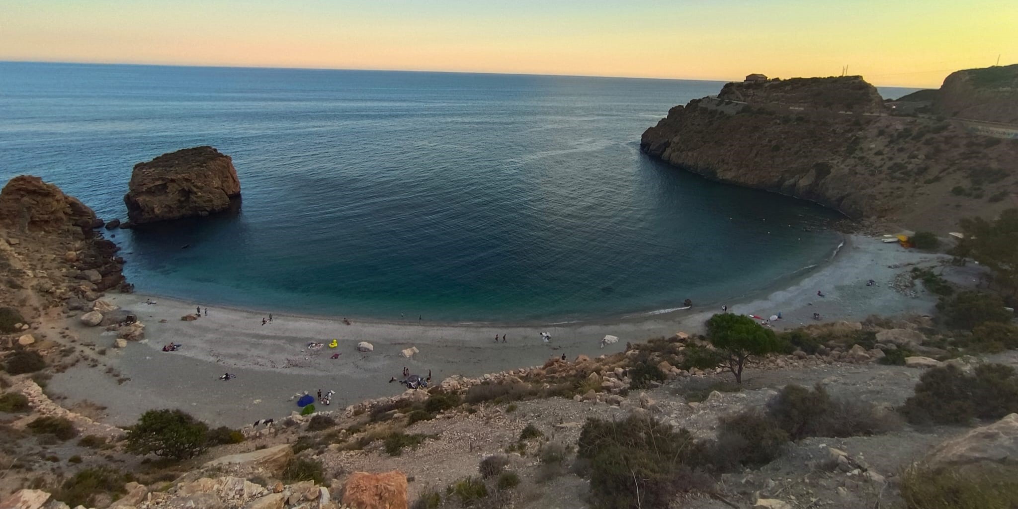 gualchos-castell-de-ferro-recibe-el-verano-con-dos-banderas-azules-y-la-playa-mas-valorada-de-la-costa-tropical