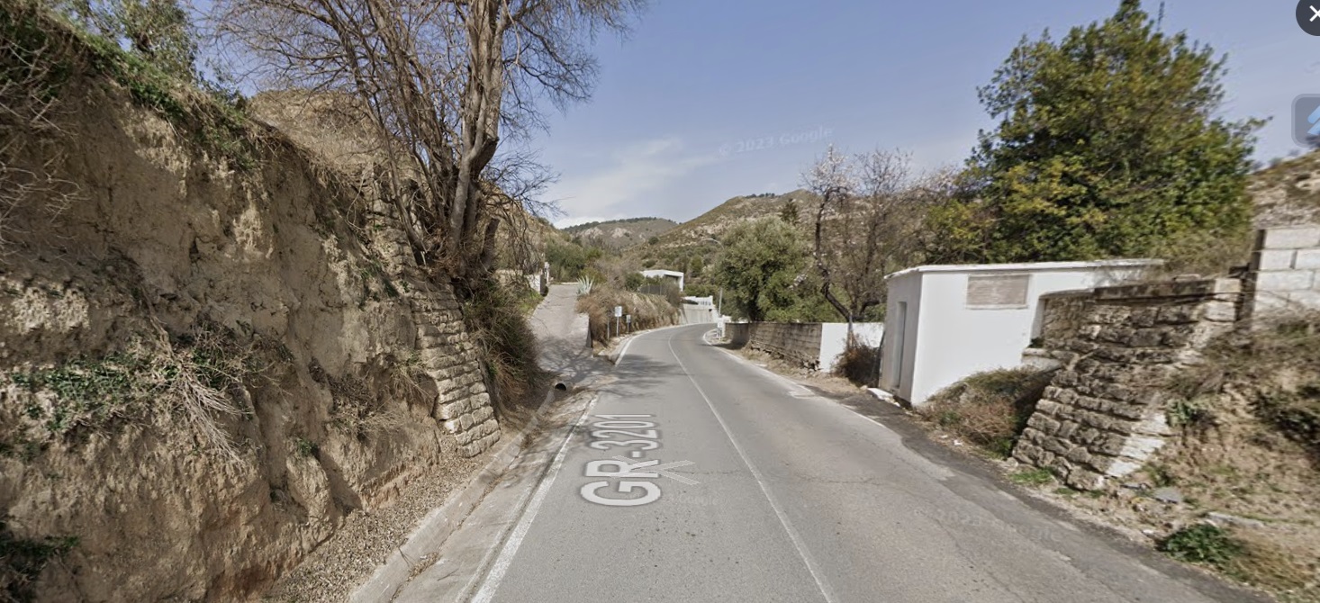 un-fallecido-y-un-herido-al-caer-un-coche-por-un-barranco-en-quentar