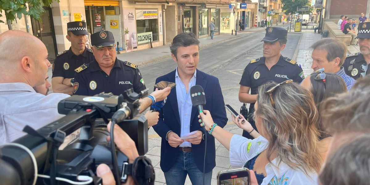 granada-el-ayuntamiento-incorpora-143-policias-locales-para-reforzar-los-fines-de-semana