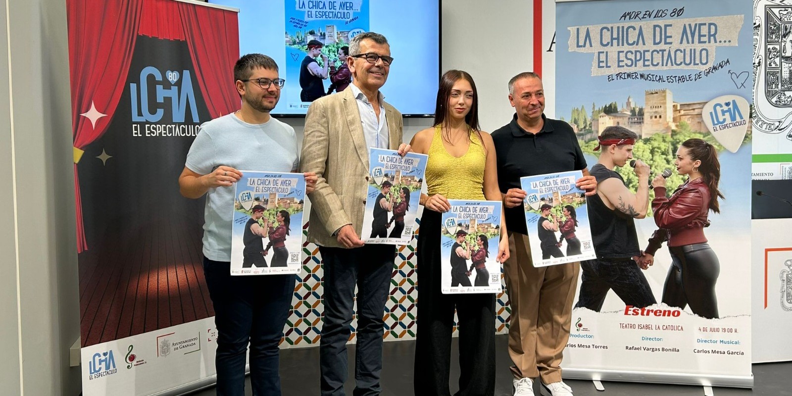 granada-el-patio-del-ayuntamiento-reune-una-treintena-de-creaciones-de-artistas-de-la-ciudad-realizadas-a-partir-de-materiales-reciclados