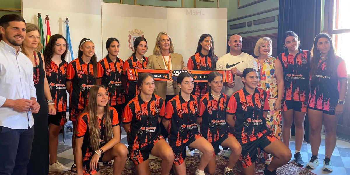 luisa-garcia-chamorro-recibe-a-las-campeonas-de-espana-cadete-asako-motril