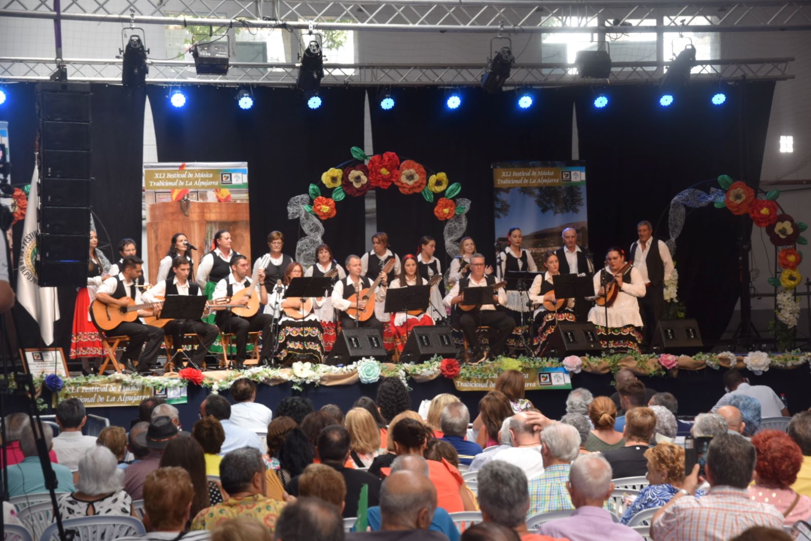 lanjaron-vibra-con-el-festival-de-musica-tradicional-de-la-alpujarra-el-evento-del-ano