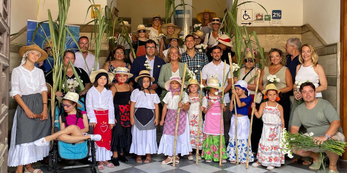 el-pasacalles-de-la-monderarinde-un-recuerdo-entranable-a-la-jornaleras-que-mondaban-la-cana-de-azucar