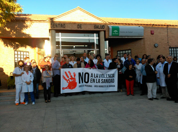 los-sanitarios-del-centro-de-salud-de-huescar-se-atrincheran-durante-45-minutos-para-no-ser-agredidos