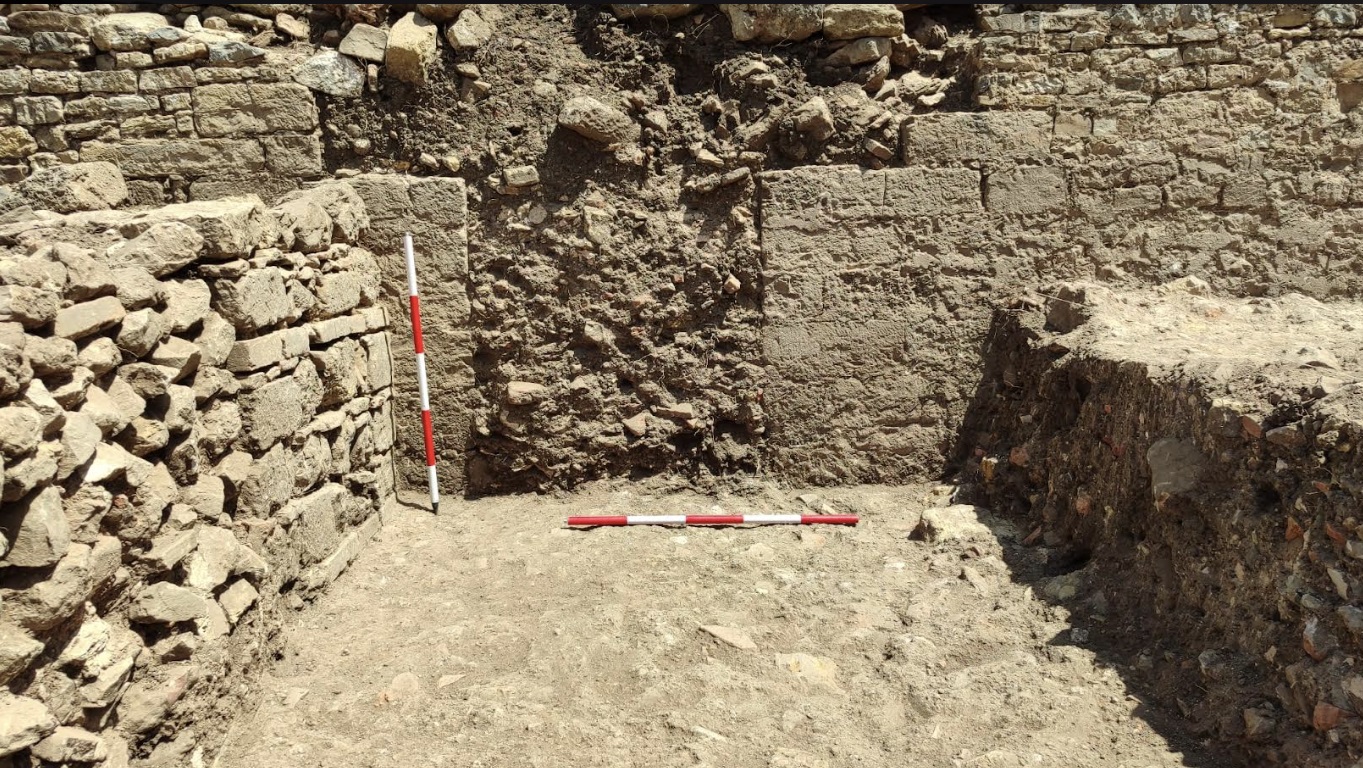 el-foro-romano-de-ocuri-en-ubrique-emerge-gracias-a-un-trabajo-arqueologico-de-la-ugr