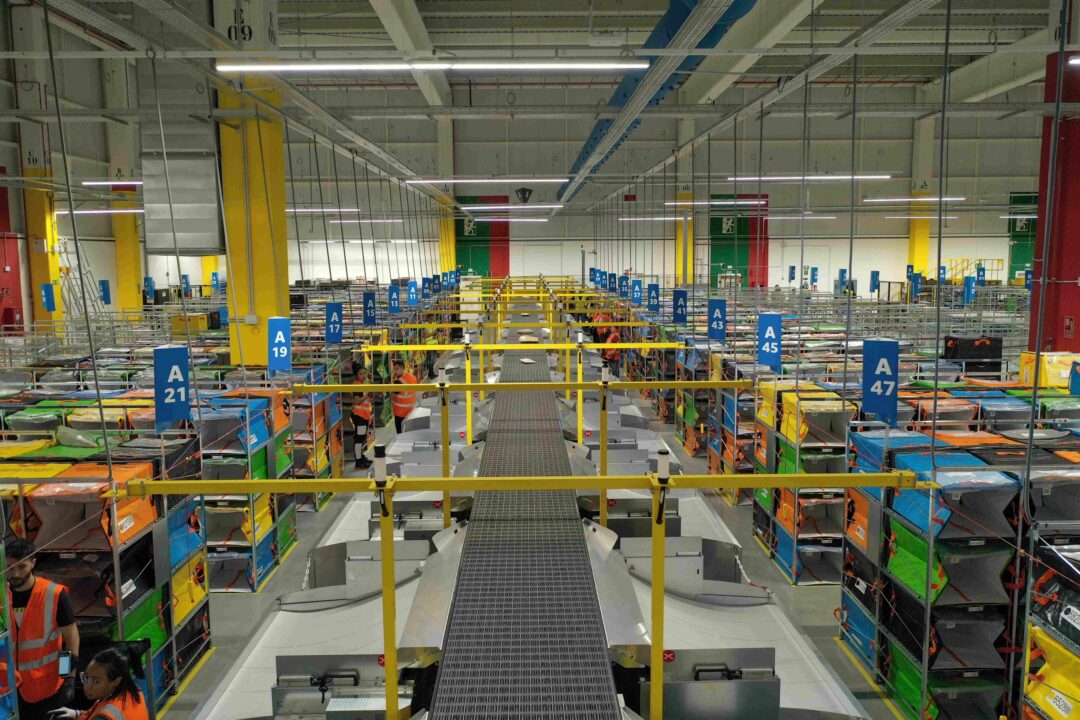 amazon-inicia-las-operaciones-de-su-nueva-estacion-logistica-en-escuzar