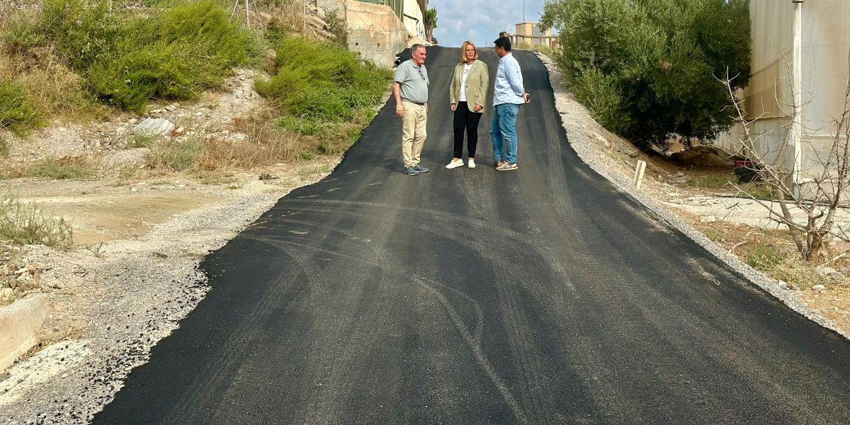 el-ayuntamiento-de-motril-acomete-las-obras-de-asfaltado-y-mejora-del-camino-de-los-coscurros