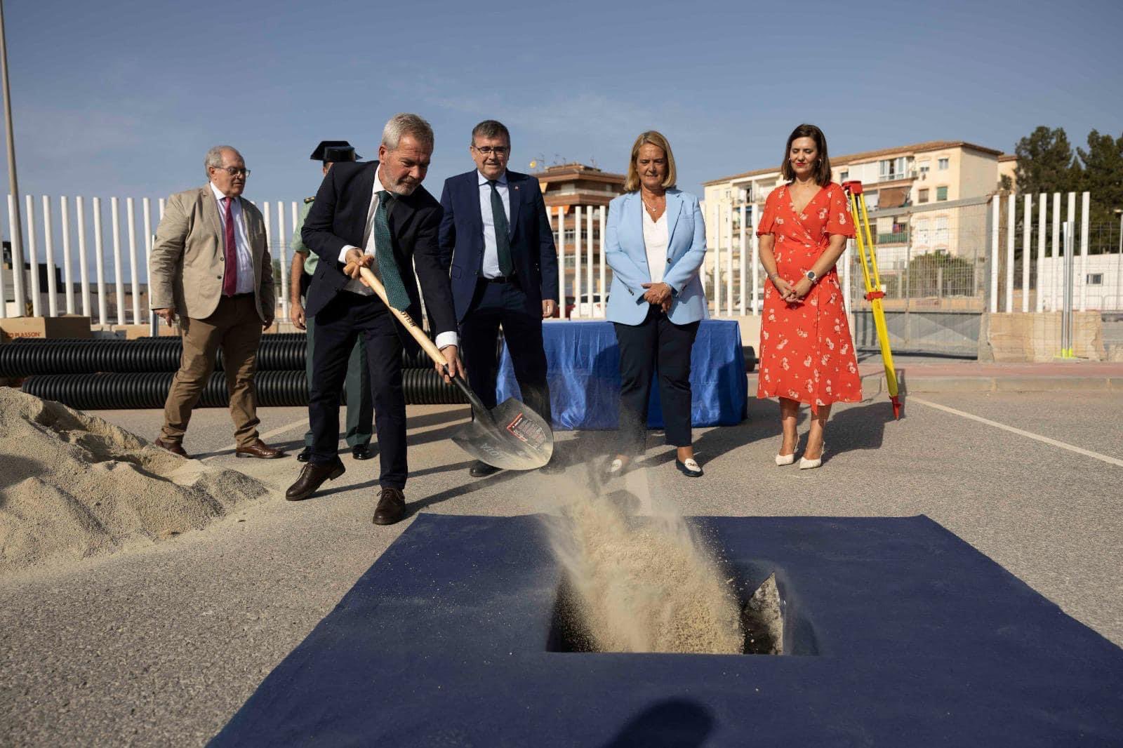 motril-se-pone-la-primera-piedra-del-nuevo-edificio-de-la-guardia-civil-en-el-puerto-con-un-presupuesto-de-18m