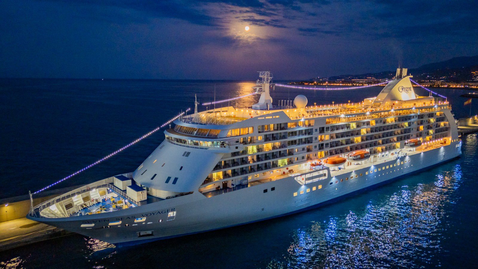 el-crucero-seven-seas-voyager-hace-escala-en-el-puerto-de-motril