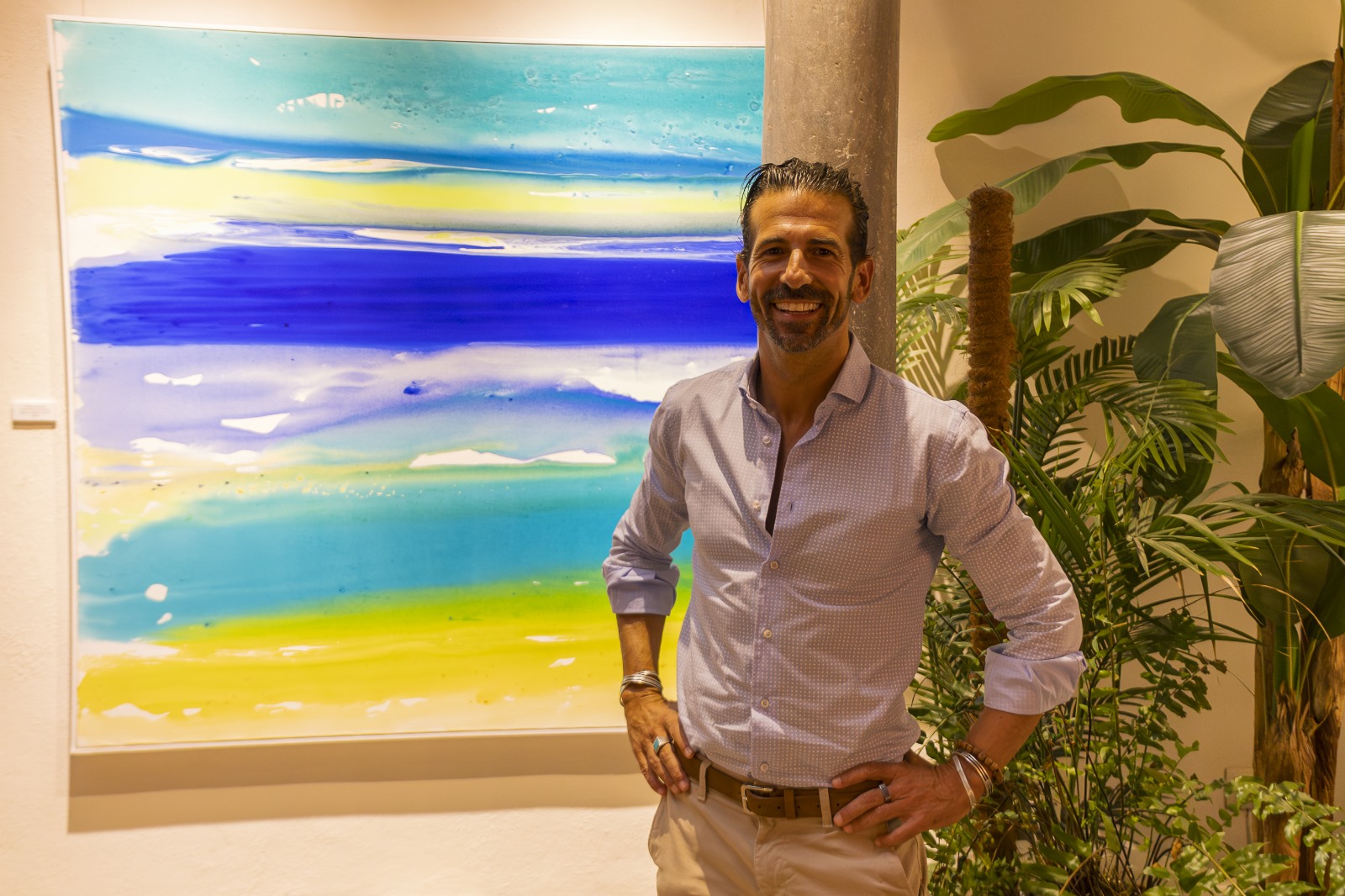 alfonso-ocon-inaugura-su-exposicion-mediterraneamente-en-el-gar-anat-hotel-boutique-un-viaje-intimo-al-mediterraneo