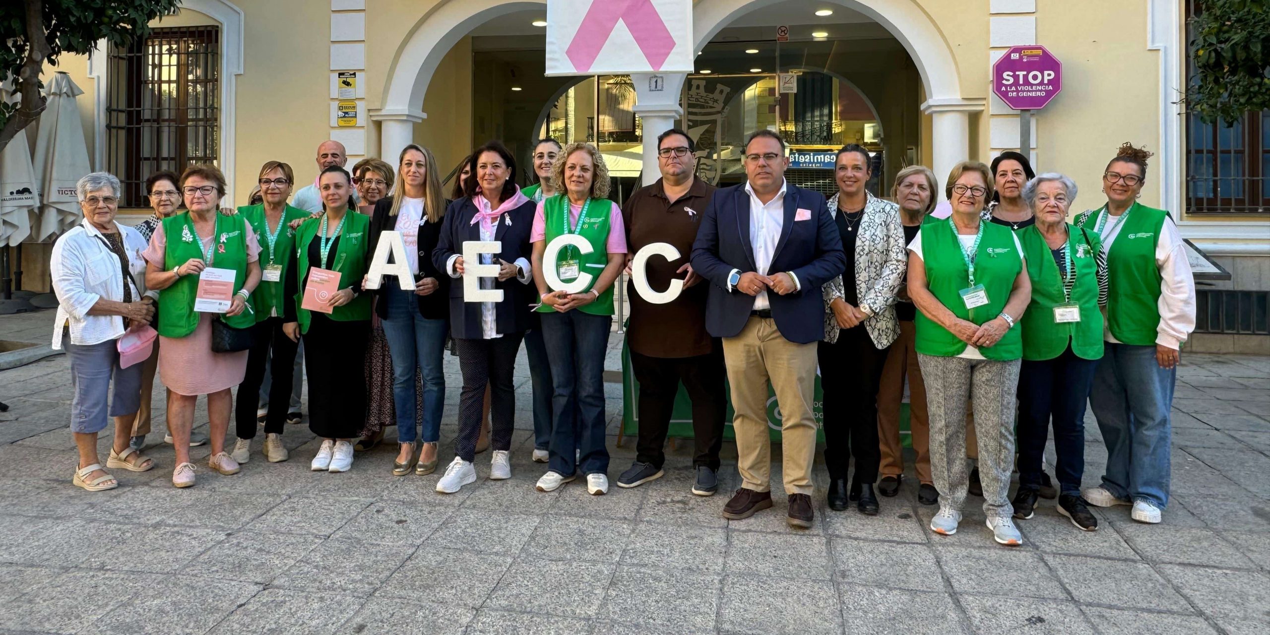 el-ayuntamiento-de-almunecar-acompana-a-la-aecc-en-los-actos-del-dia-mundial-contra-el-cancer-de-mama