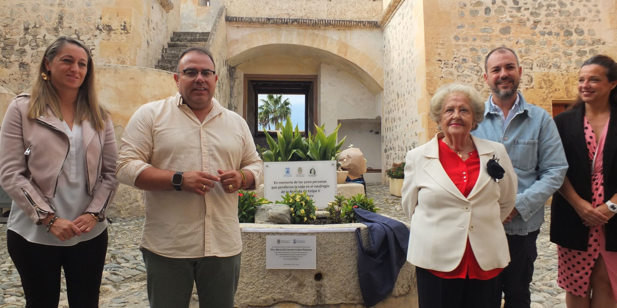 la-catedratica-ma-del-carmen-calero-palacios-recibe-el-reconocimiento-por-sus-estudios-sobre-el-hundimiento-de-la-armada-espanola-en-la-herradura-en-1562