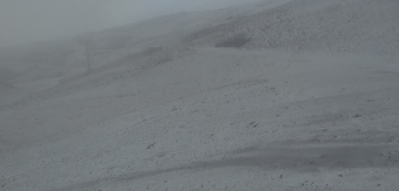 sierra-nevada-ofrece-una-pincelada-de-blanco-en-la-zona-de-veleta