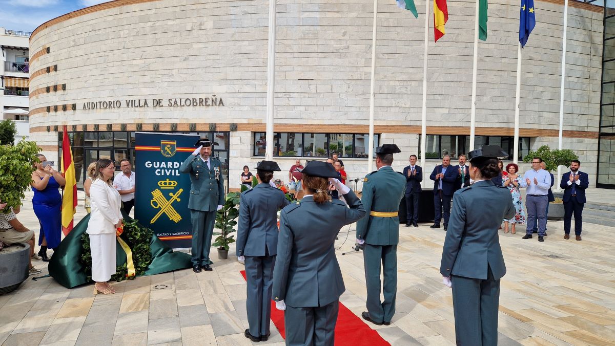 salobrena-celebra-el-dia-de-la-hispanidad-con-un-gran-homenaje-a-la-bandera-y-la-guardia-civil