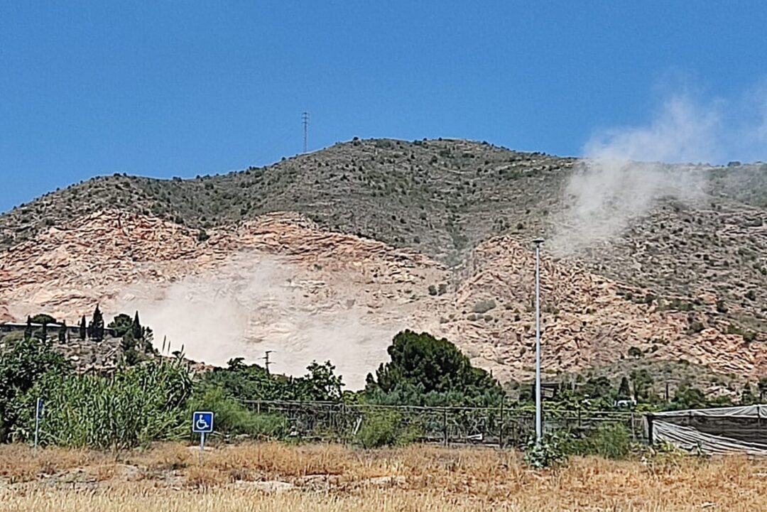 salobrena-denuncian-graves-consecuencias-de-la-cantera-santa-teresa-en-lobres