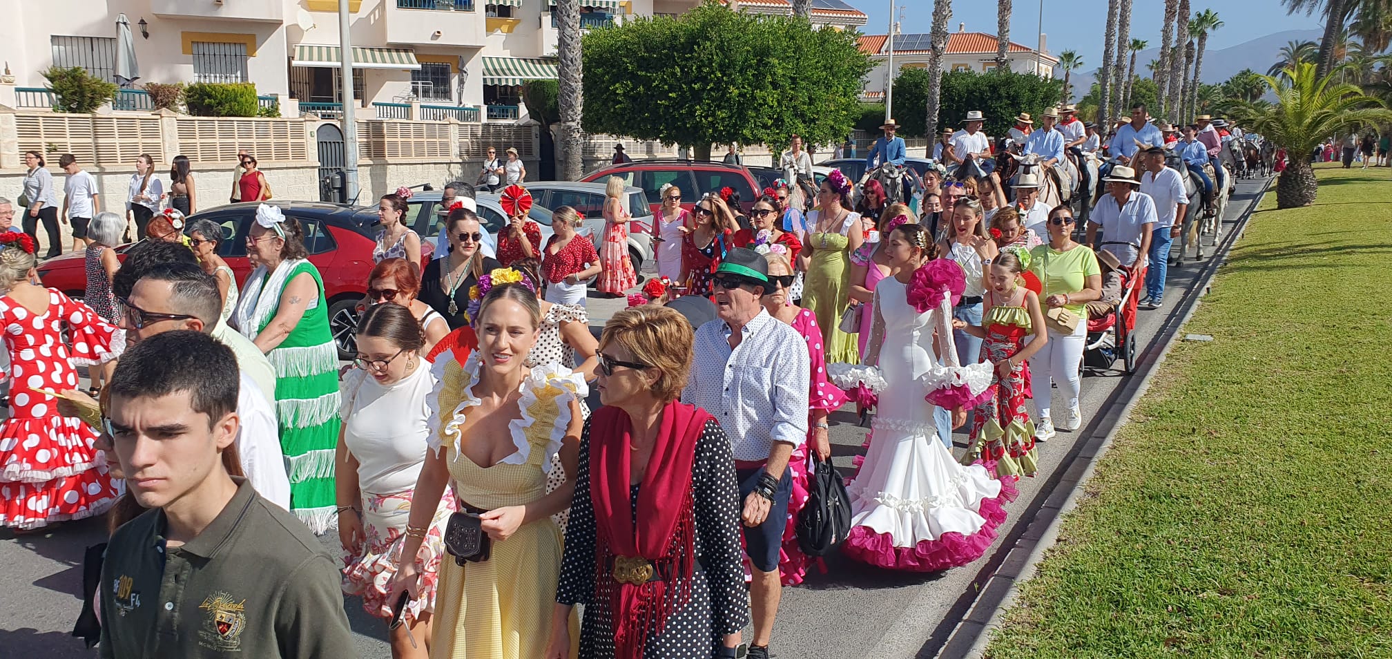 salobrena-diez-mil-personas-participaron-en-la-romeria-de-la-virgen-del-rosario