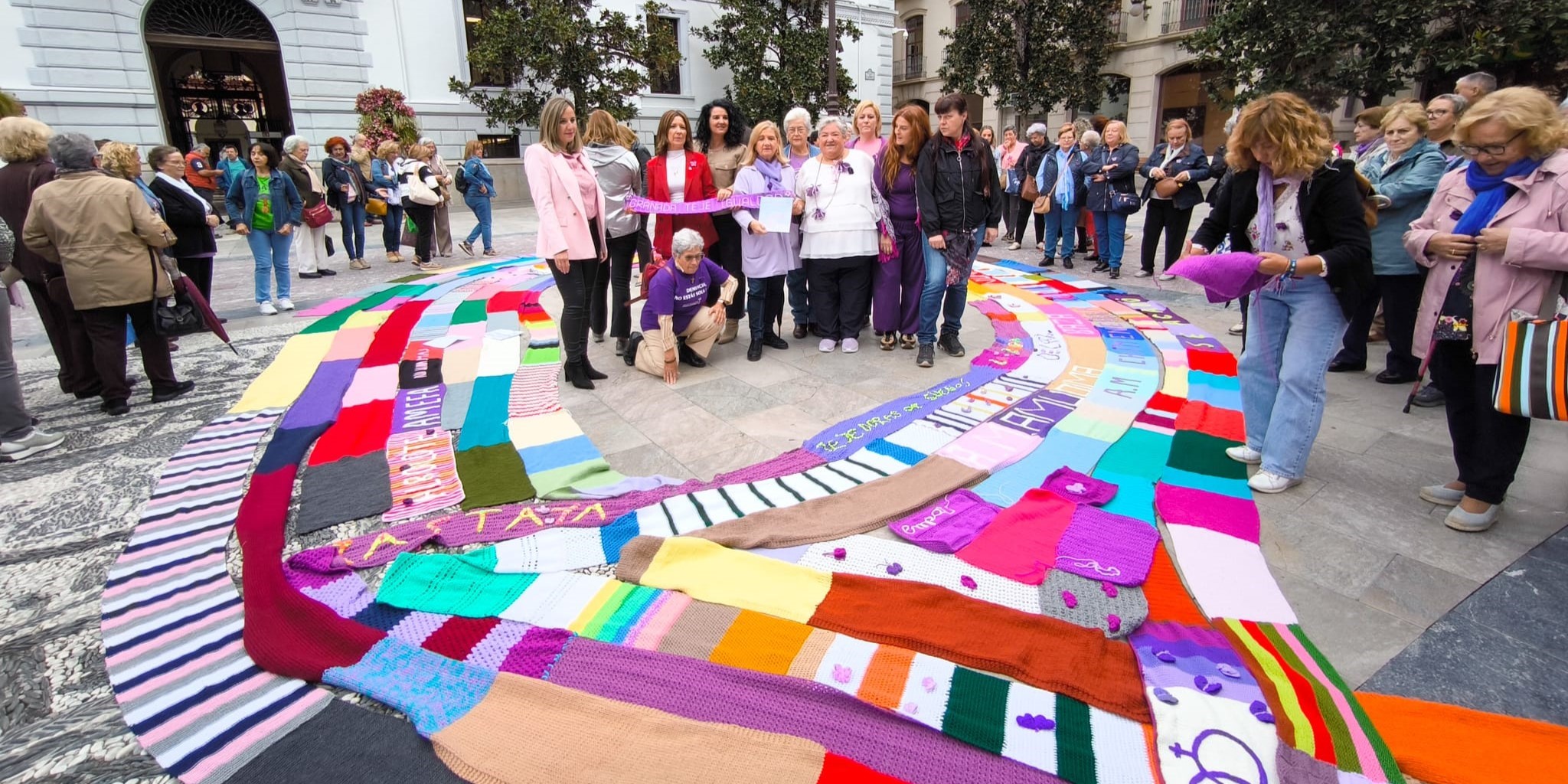 exito-del-i-encuentro-provincial-de-tejedoras-en-granada-una-red-de-mujeres-tejiendo-por-la-igualdad-y-contra-la-violencia-de-genero