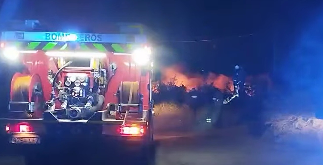 salobrena-controlado-el-incendio-originado-en-la-caleta