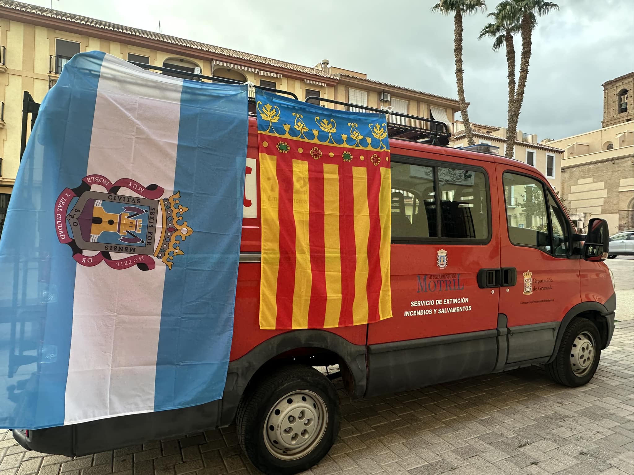 bomberos-de-motril-parten-hacia-valencia-con-ayuda-humanitaria-la-hermandad-de-la-santa-cena-pide-alimentos-no-perecederos-agua-y-productos-de-higiene