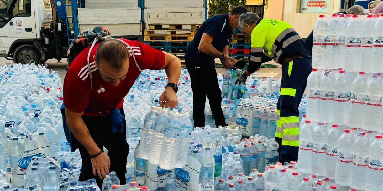 motril-se-vuelca-en-la-recogida-de-comida-agua-y-materiales-y-un-nuevo-grupo-de-bomberos-a-valencia