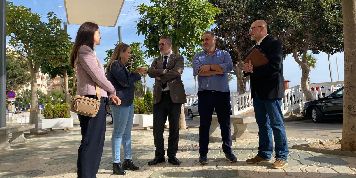 gualchos-castell-de-ferro-dispone-de-toldos-en-su-zona-comercial-gracias-al-programa-arcotur-de-la-diputacion-de-granada