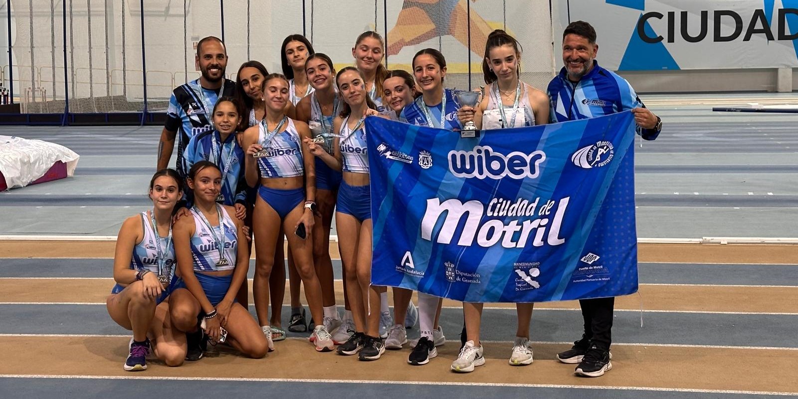 motril-bronce-por-clubes-en-pista-cubierta-para-el-equipo-sub14-femenino-del-club-atletismo-wiber-ciudad-de-motril