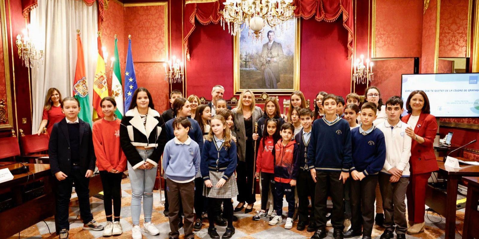 granada-celebra-un-pleno-infantil-con-motivo-del-dia-mundial-de-la-infancia