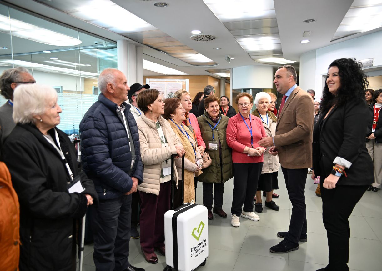casi-un-centenar-de-mayores-de-la-provincia-disfrutaran-de-una-navidad-en-compania