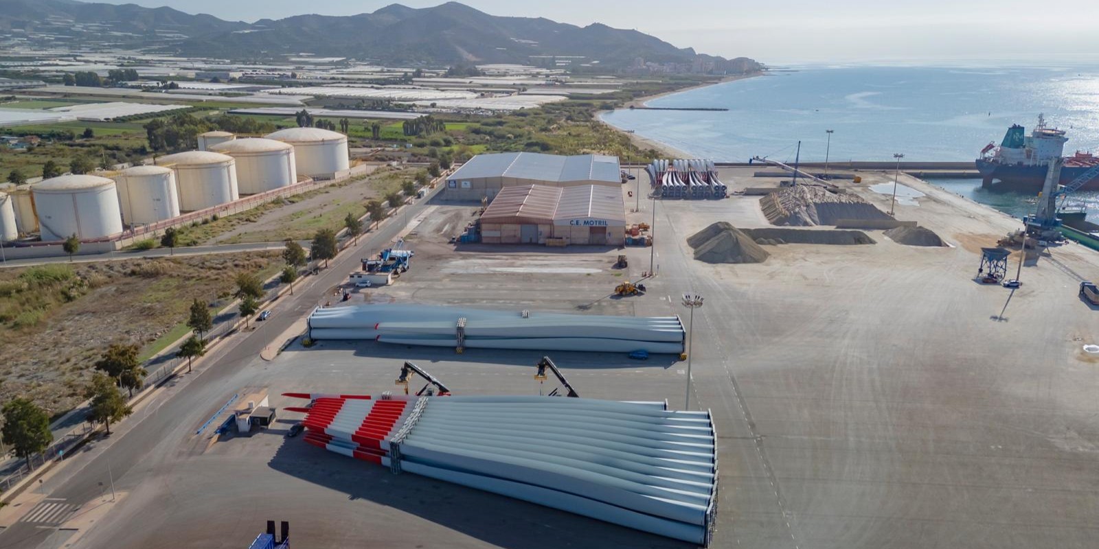 comienza-la-exportacion-por-el-puerto-de-motril-de-palas-de-aerogeneradores-de-mas-de-80-metros