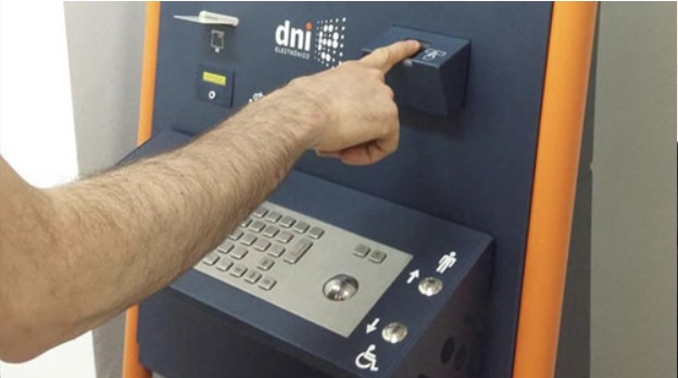 la-direccion-general-de-la-policia-instala-en-almunecar-guadix-huescar-illora-iznalloz-loja-y-orgiva-puntos-de-actualizacion-de-documentacion