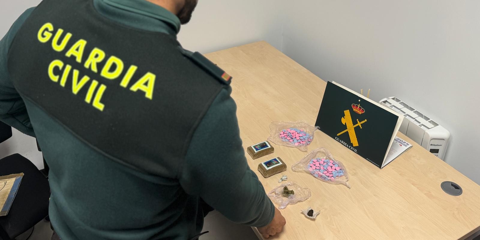 la-guardia-civil-detiene-a-un-hombre-por-un-supuesto-delito-de-trafico-de-drogas-tras-ser-rescatado-de-un-incendio-en-un-municipio-de-la-comarca-de-loja
