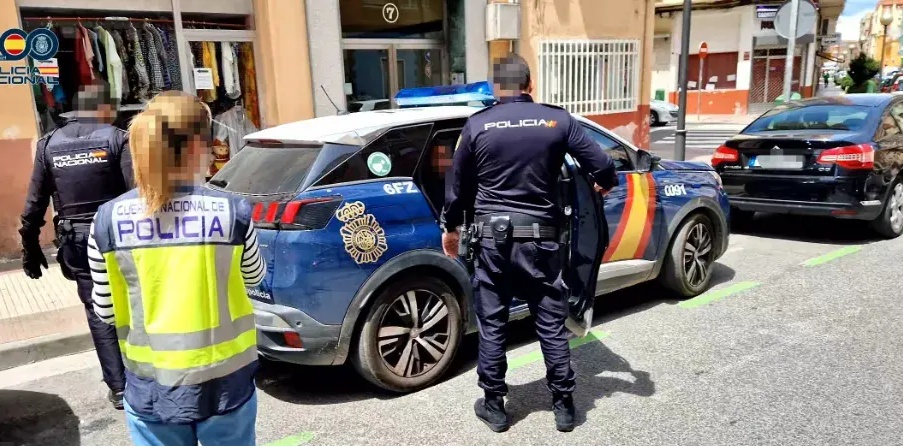 un-policia-nacional-fuera-de-servicio-sorprende-a-dos-mujeres-que-intentaron-robar-en-una-vivienda-y-facilita-su-detencion