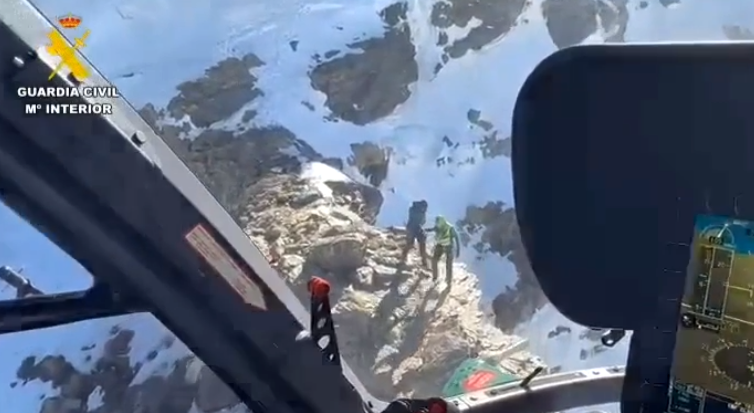 tres-montanistas-auxiliados-en-la-zona-de-la-alcazaba-tras-un-accidente-durante-una-ascension
