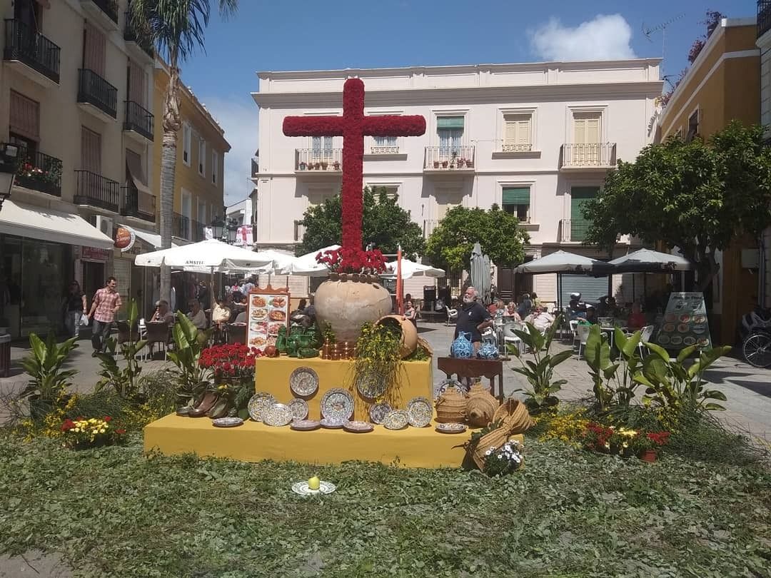 diecisiete-cruces-de-mayo-participante-en-el-certamen-2024-de-almunecar